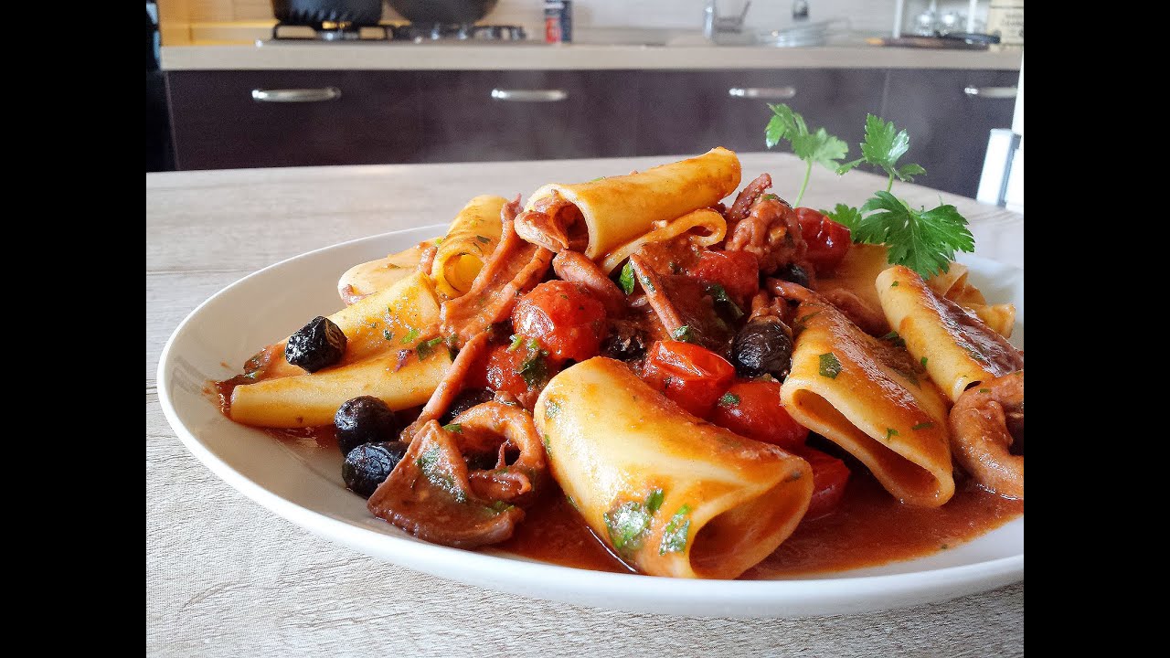 pasta con totani pomodorini e olive