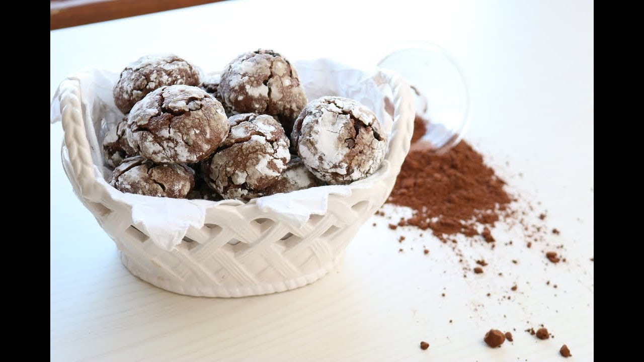 biscotti al cacao con gocce di cioccolato
