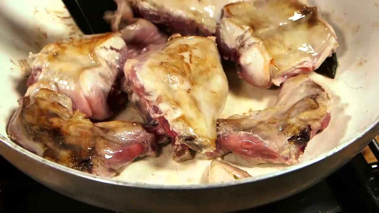 coniglio con patate e peperoni in padella