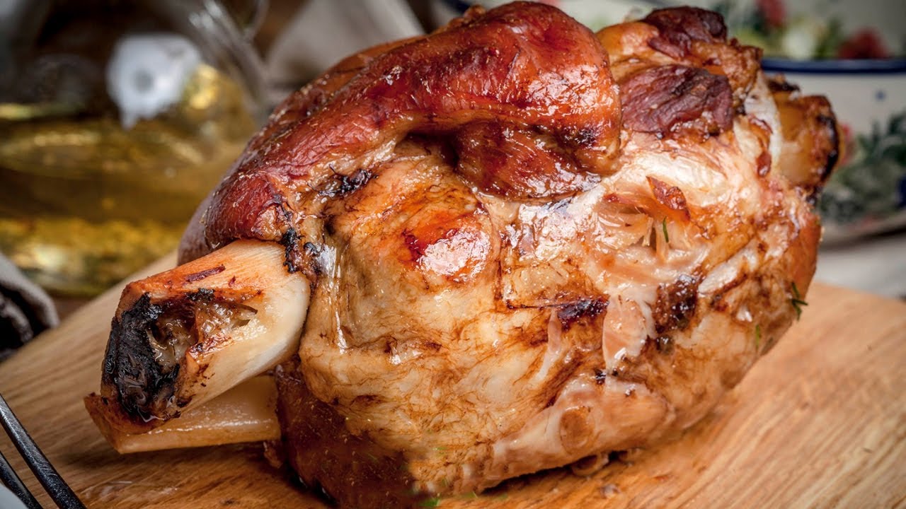 cottura della carne nel forno a legna