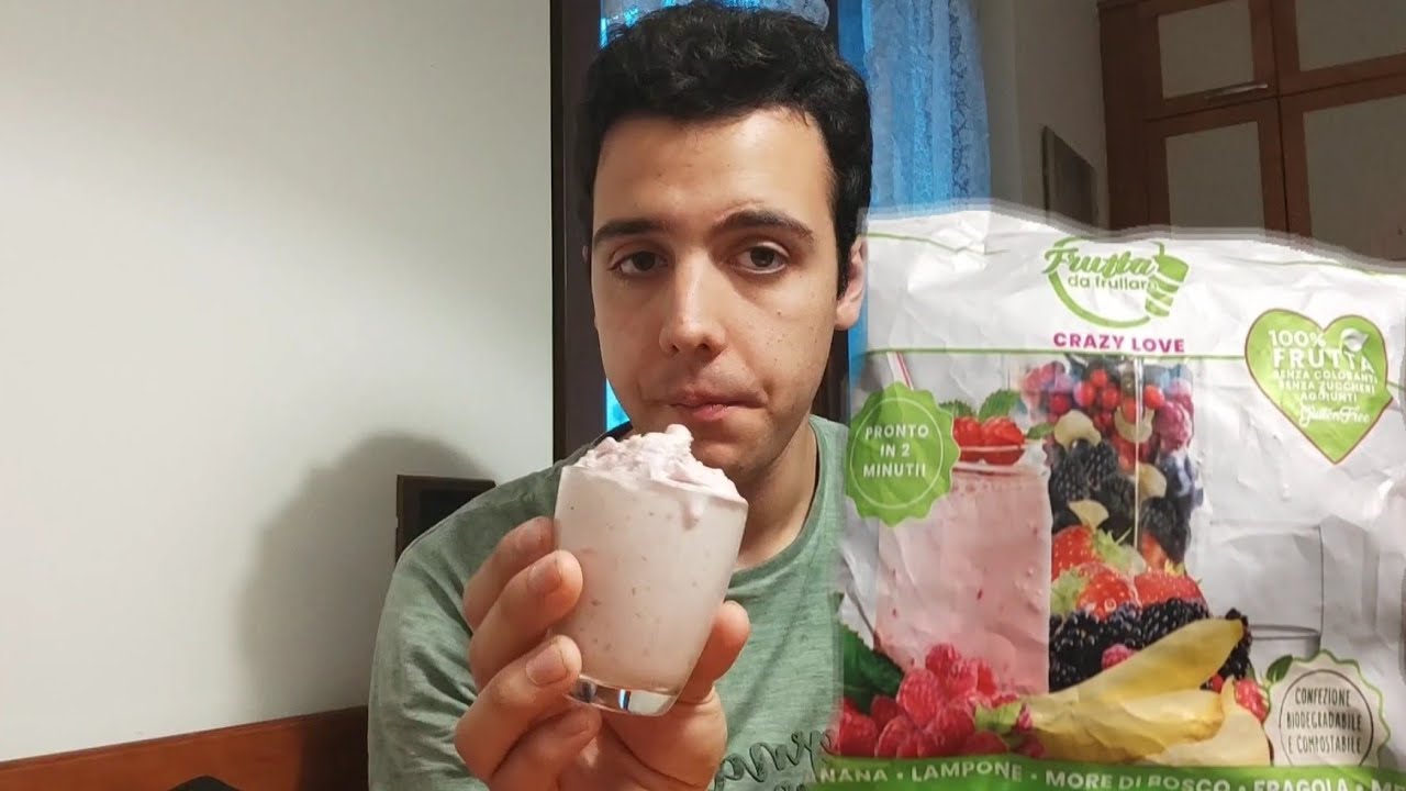 gelato ai frutti di bosco con gelatiera