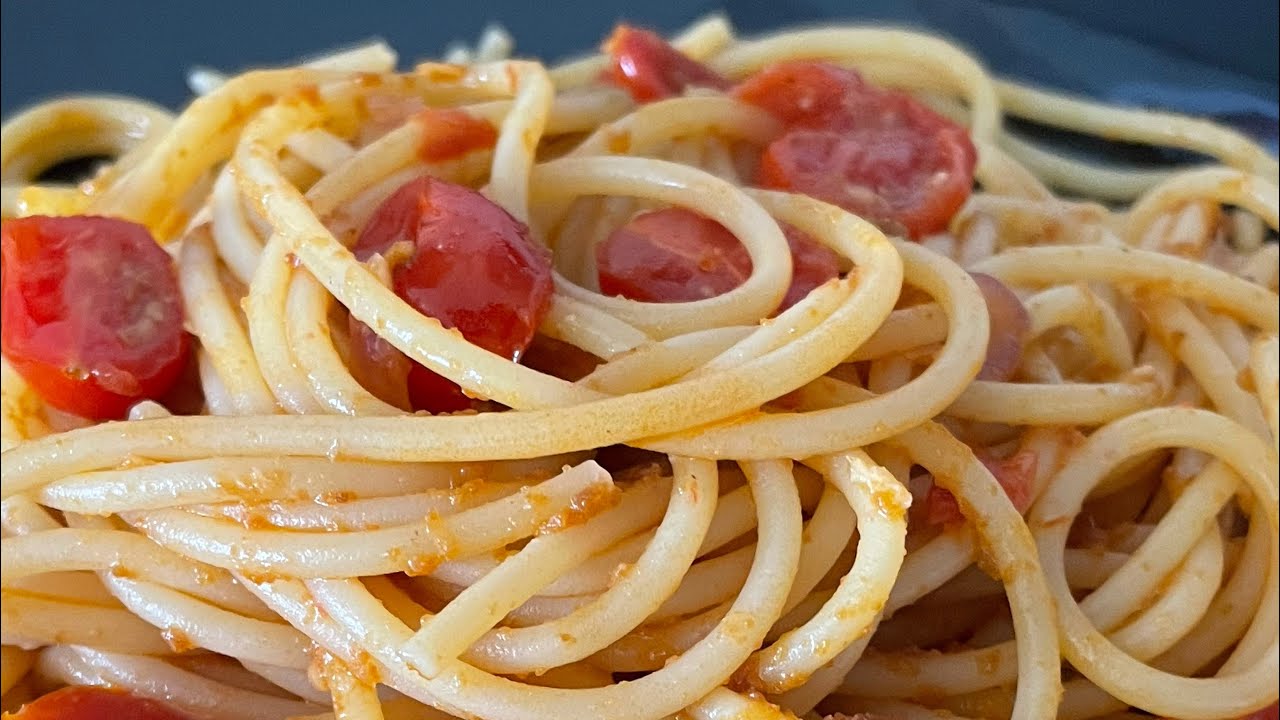 pasta con bottarga di tonno e pomodorini