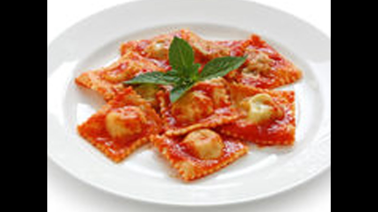 ravioli al brasato con sugo di pomodoro