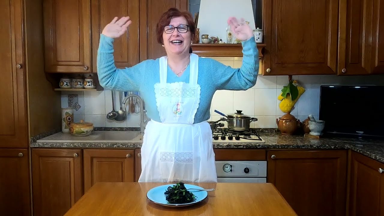 tagliolini al nero di seppia con pomodorini
