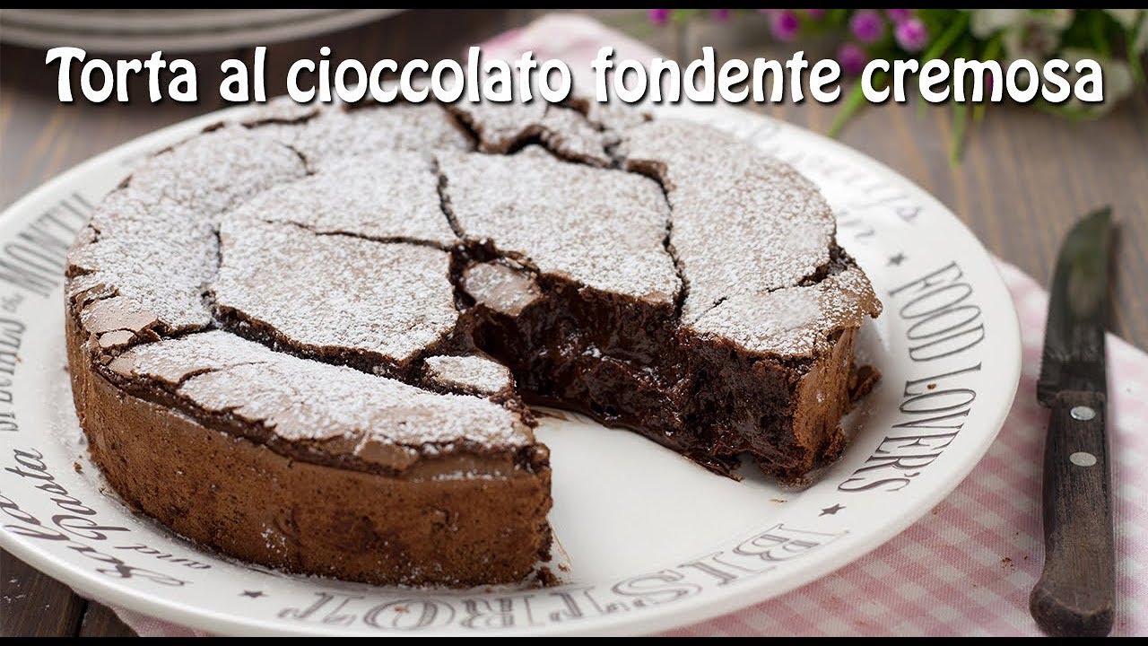 torta cioccolato cuore morbido cotto e mangiato