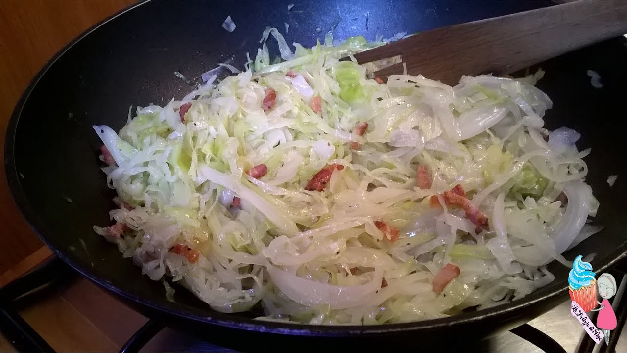 verza in padella con cipolla e pancetta