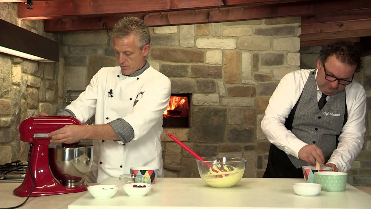 bicchierini con crema al mascarpone e frutti di bosco