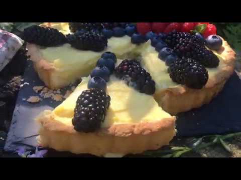 crostata ai frutti di bosco e crema