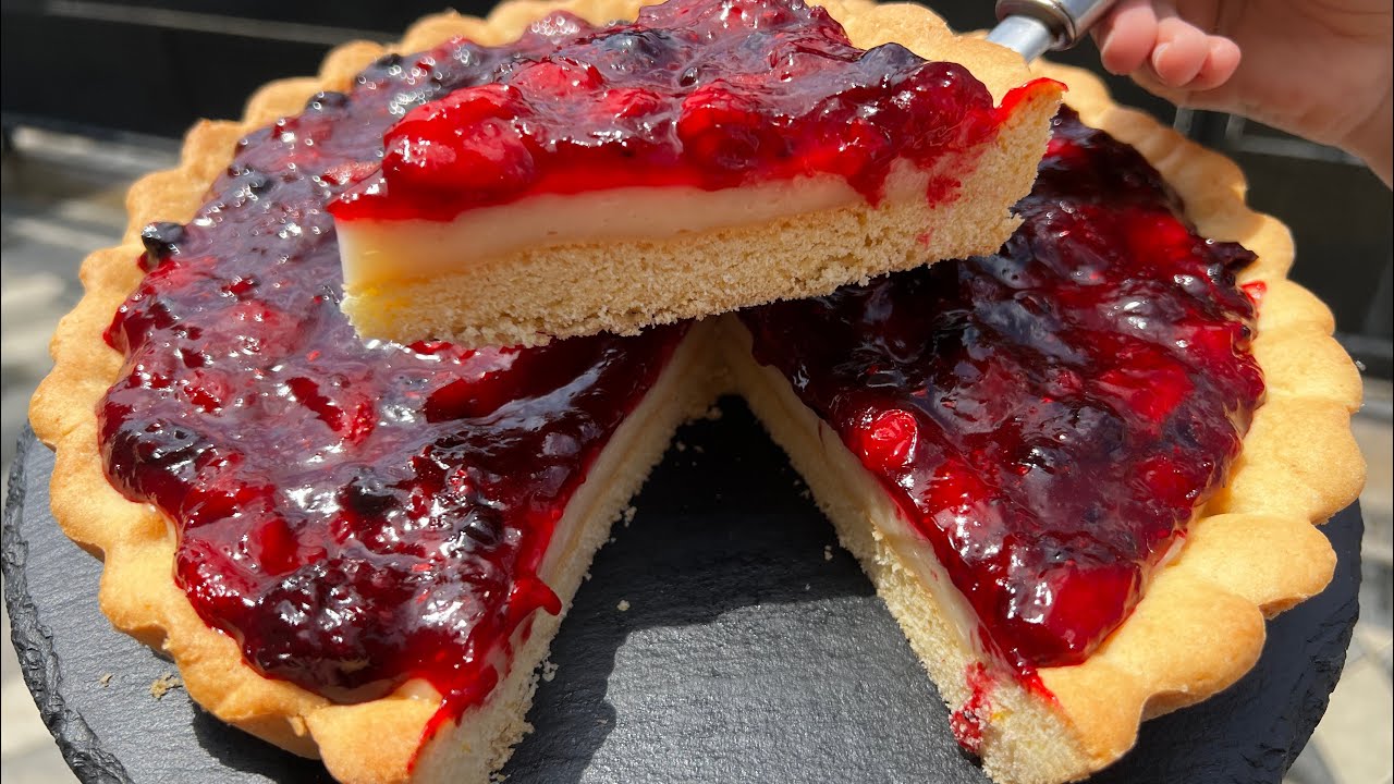 crostata morbida con frutti di bosco congelati