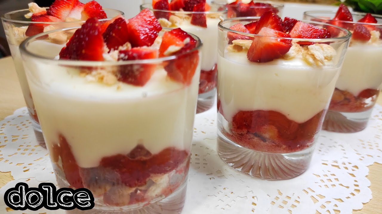 dolce al cucchiaio con fragole e cioccolato