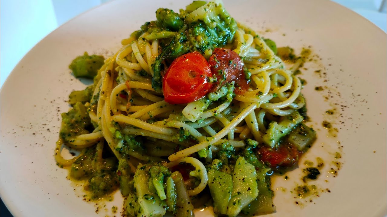 pasta con broccoli e acciughe e pangrattato