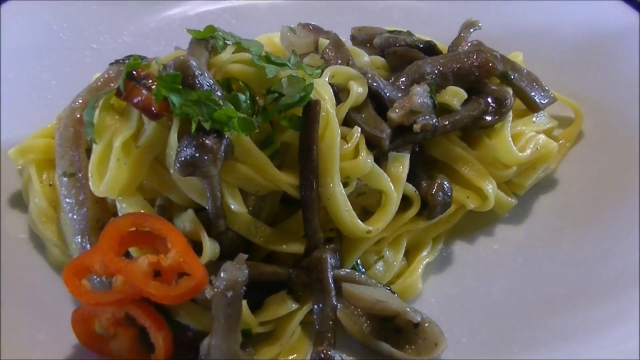 pasta con funghi chiodini in bianco