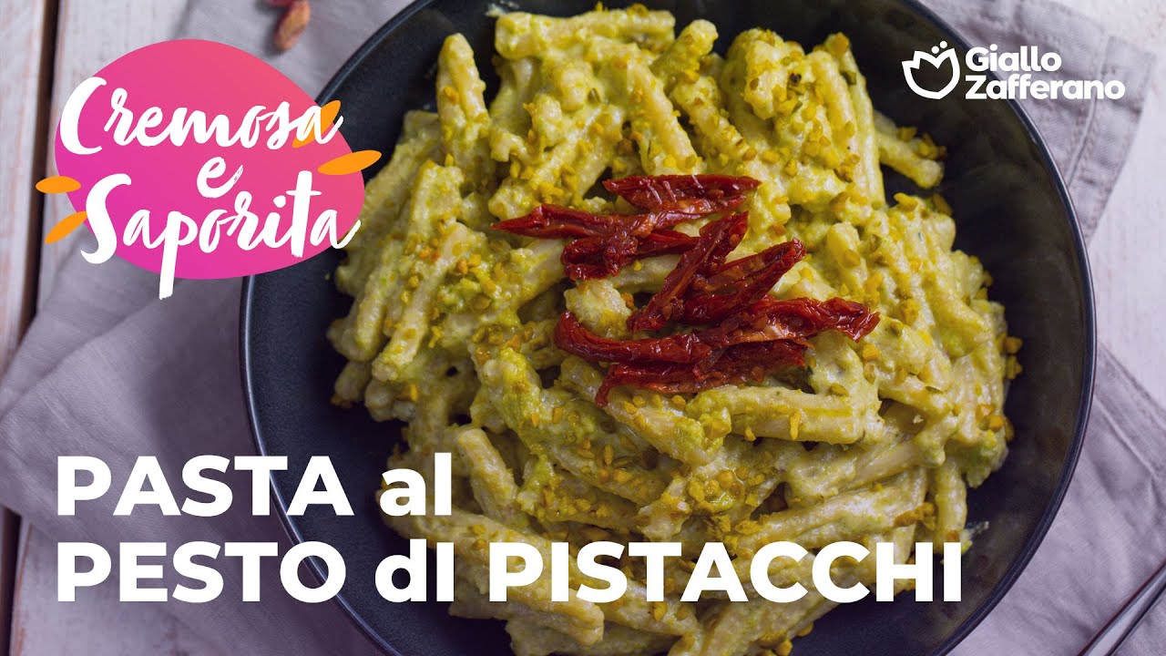 pasta con granella di pistacchi e pomodorini