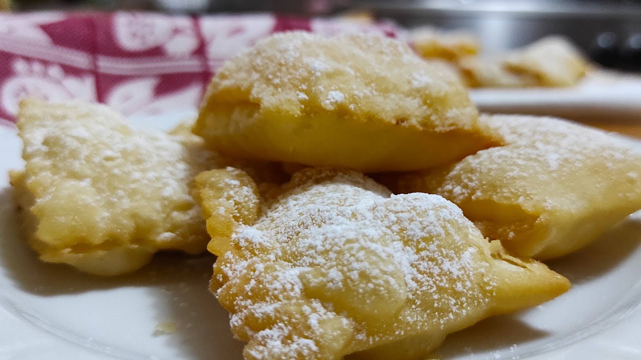 ravioli dolci fritti con ricotta e cannella