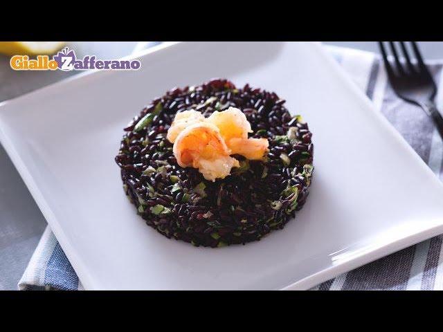 riso venere con gamberetti surgelati e zucchine