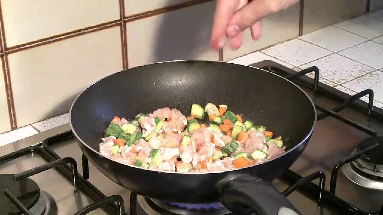 riso venere con verdure e pollo