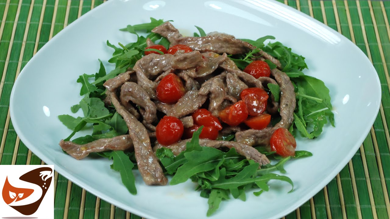 straccetti di vitello con rucola e pomodorini