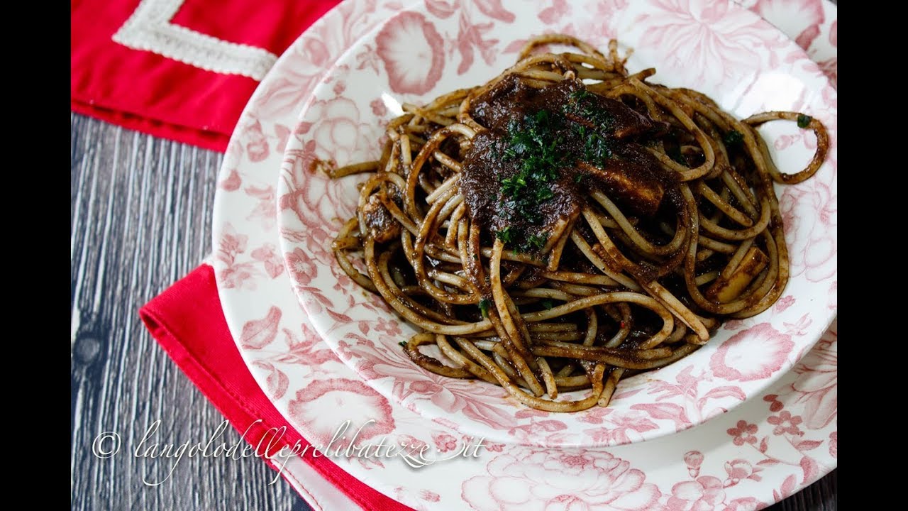 sugo al nero di seppia con pomodoro