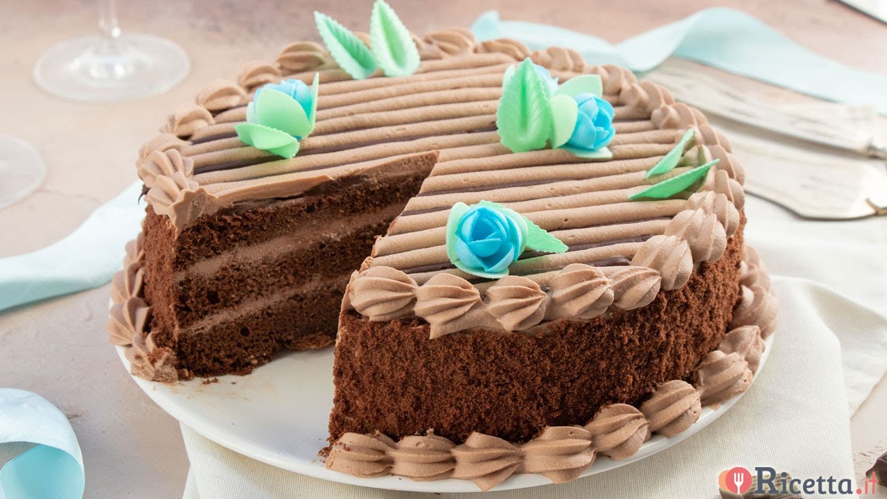 torta di compleanno al cioccolato e panna