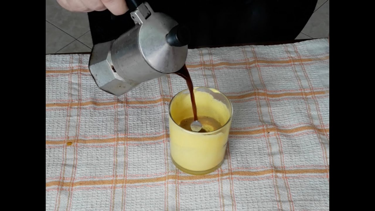 uovo sbattuto con zucchero e caffè