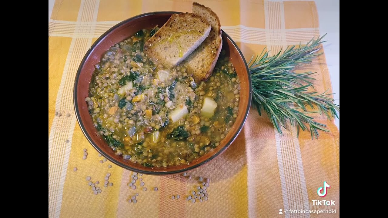 zuppa di lenticchie con cavolo nero e patate