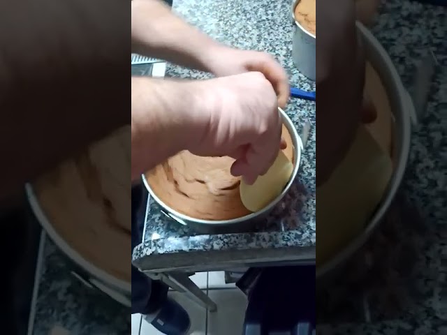 come staccare una torta attaccata alla teglia