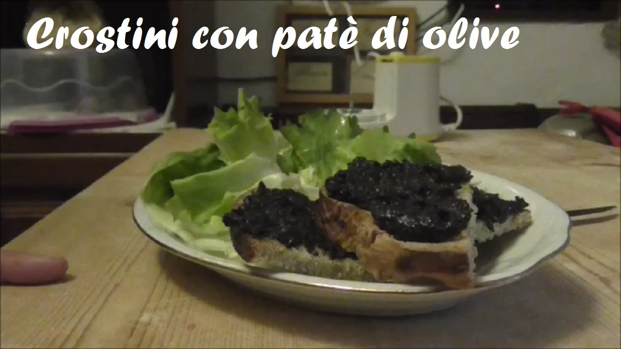 crostini con patè di olive verdi