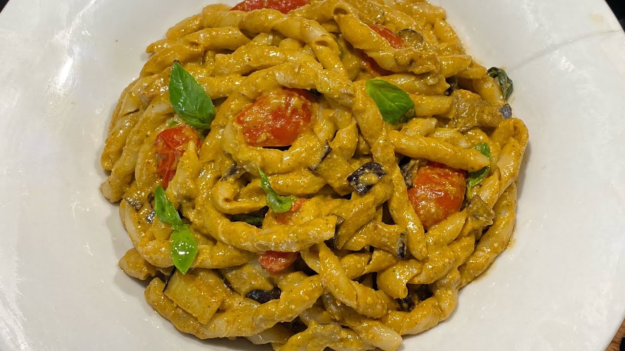 pasta con pesto di mandorle e pomodorini