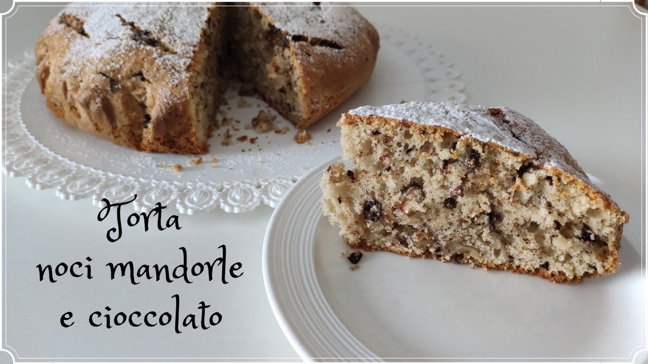 torta con noci e mandorle e cioccolato