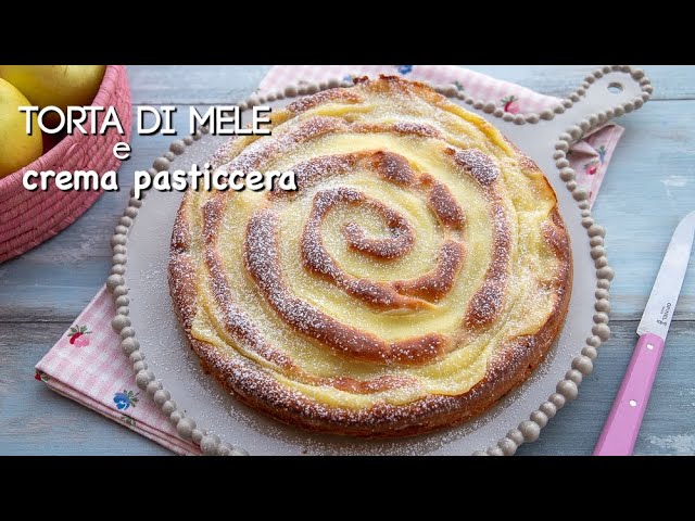 torta di mele servita con crema